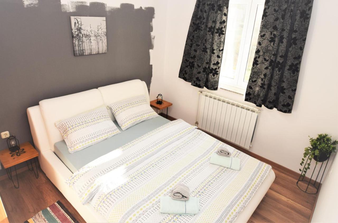 Holiday Home Melani Sinac ภายนอก รูปภาพ
