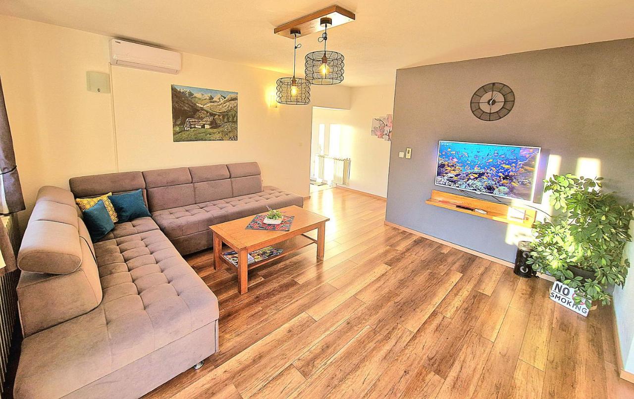 Holiday Home Melani Sinac ภายนอก รูปภาพ